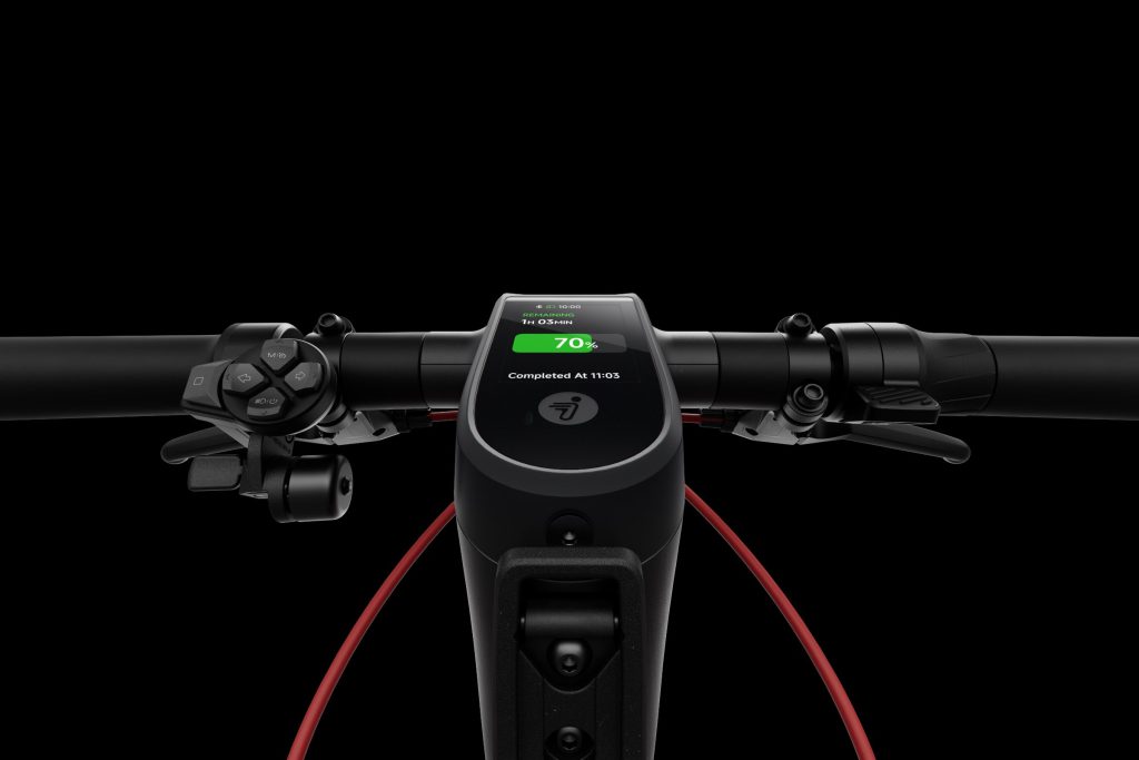 Segway MAX G3 Plus display showing battery charging status