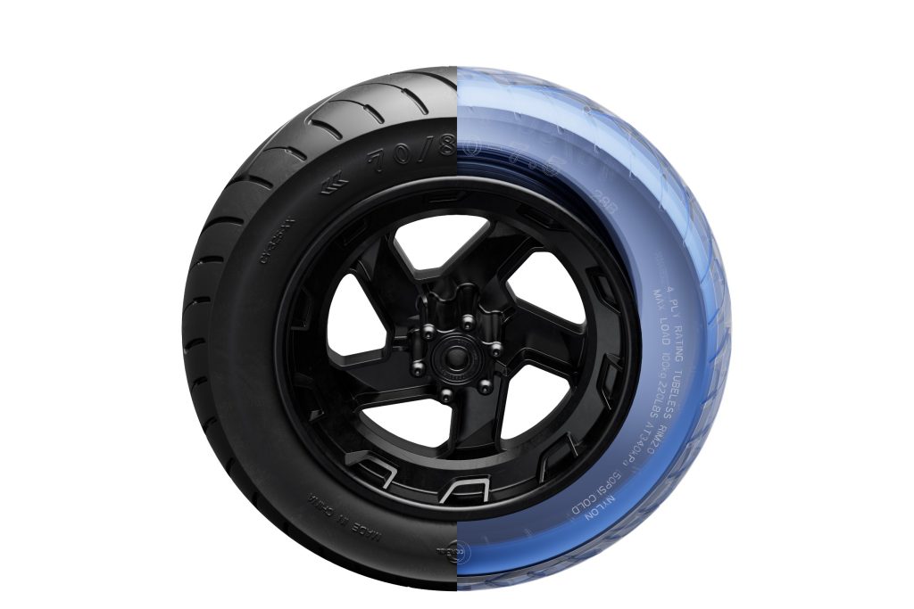 Segway MAX G3 Plus 11-inch self-sealing tubeless tire close-up