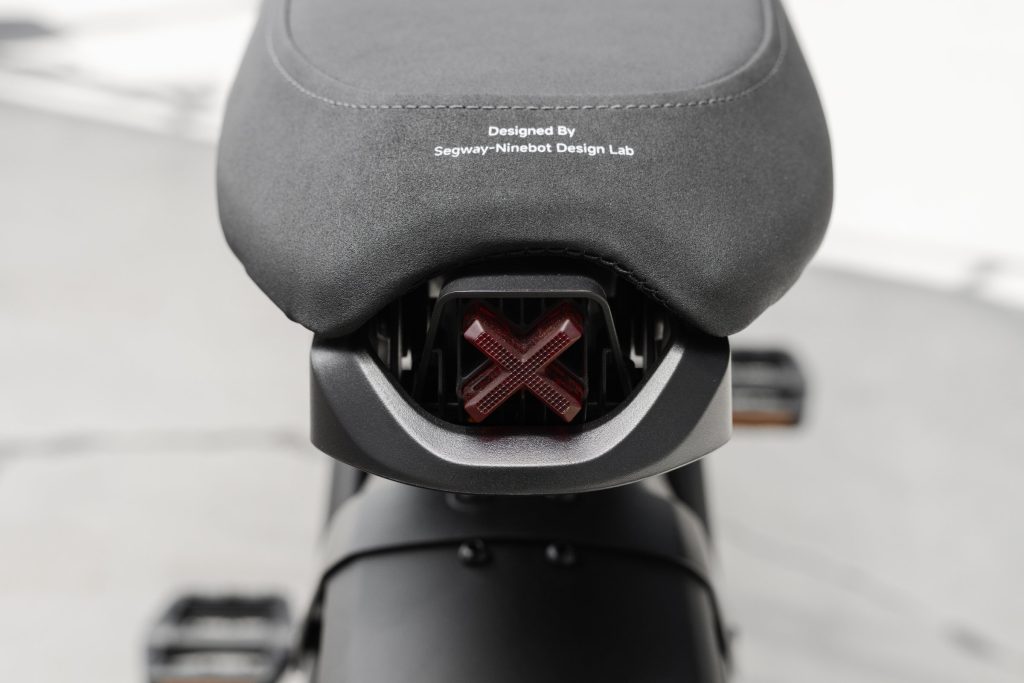X-shaped taillight under the Segway Xyber Air seat
